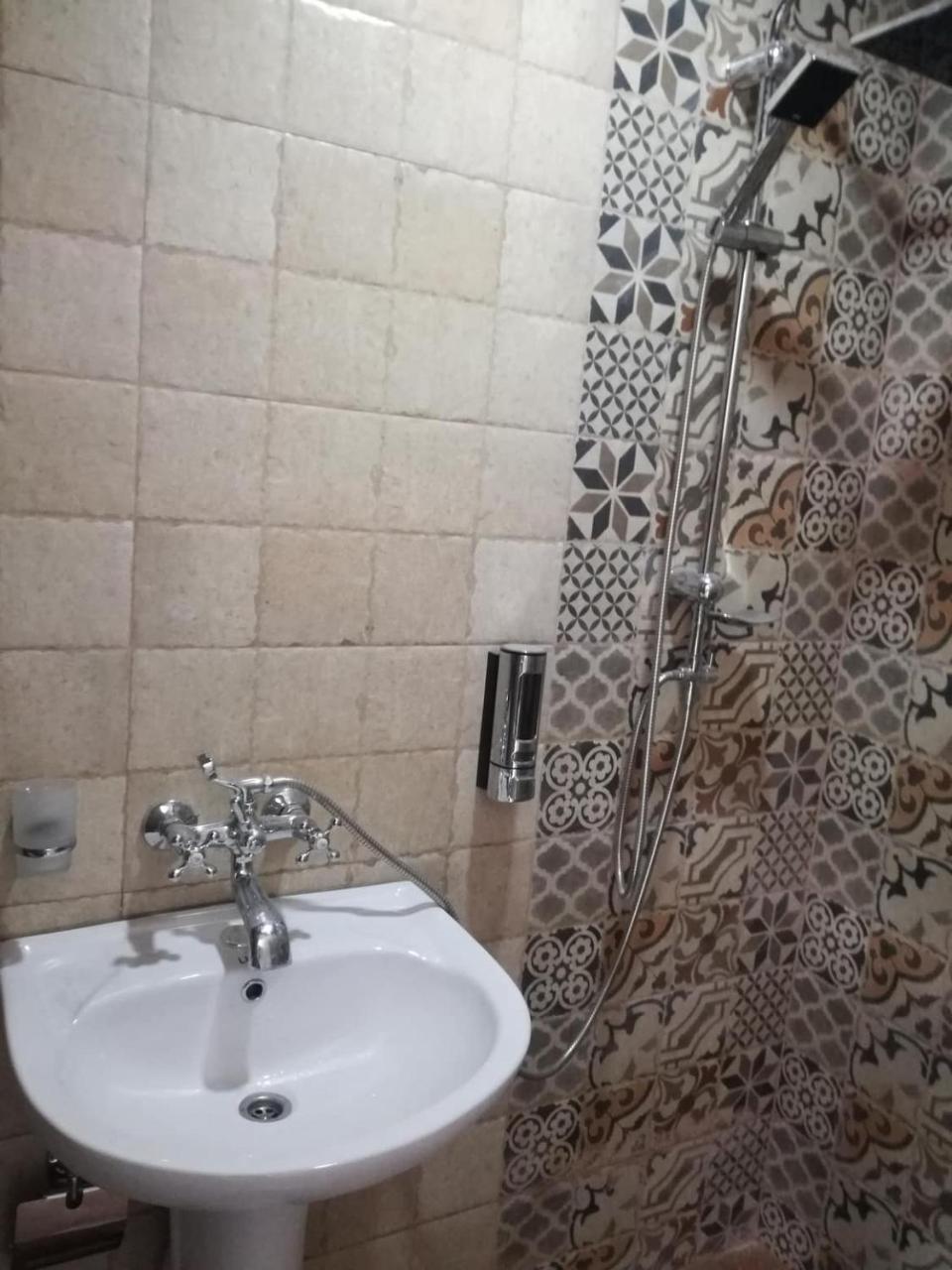 G32 Hotel Tbilisi Buitenkant foto